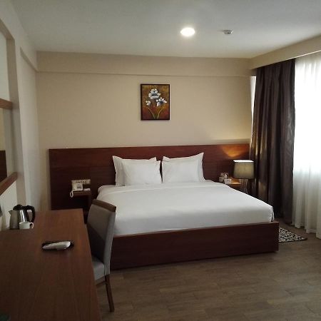 Ah Hotel And Conferences Madina Exterior foto
