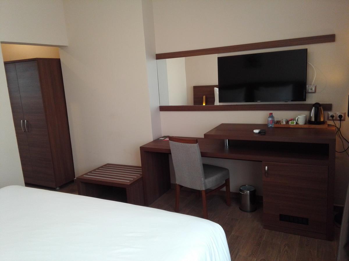 Ah Hotel And Conferences Madina Exterior foto