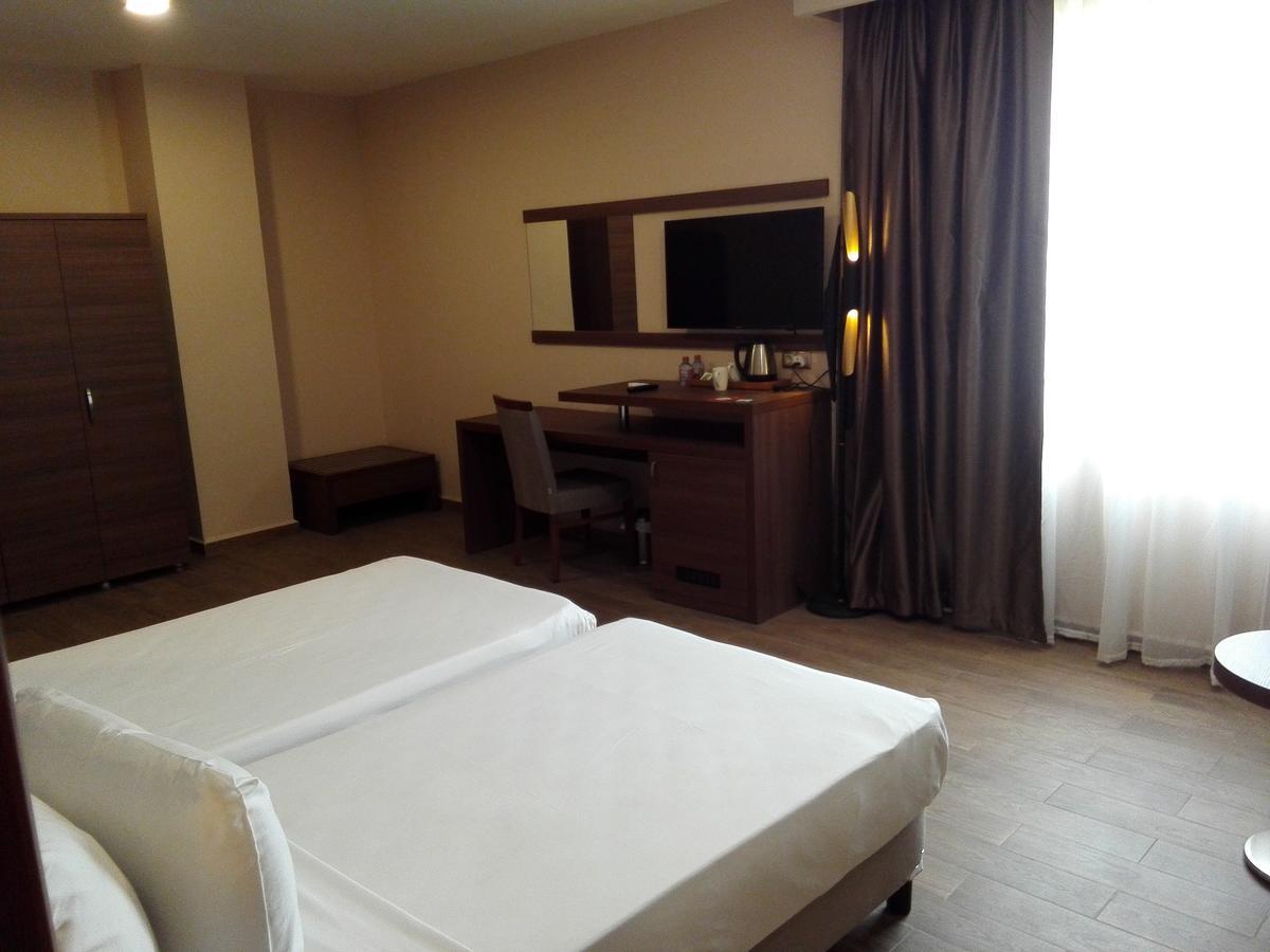 Ah Hotel And Conferences Madina Exterior foto