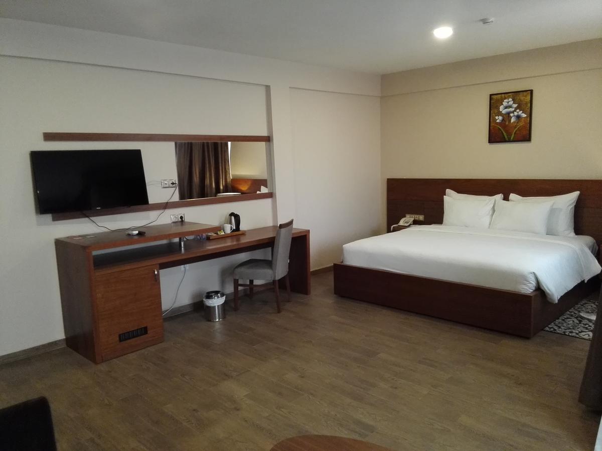 Ah Hotel And Conferences Madina Exterior foto