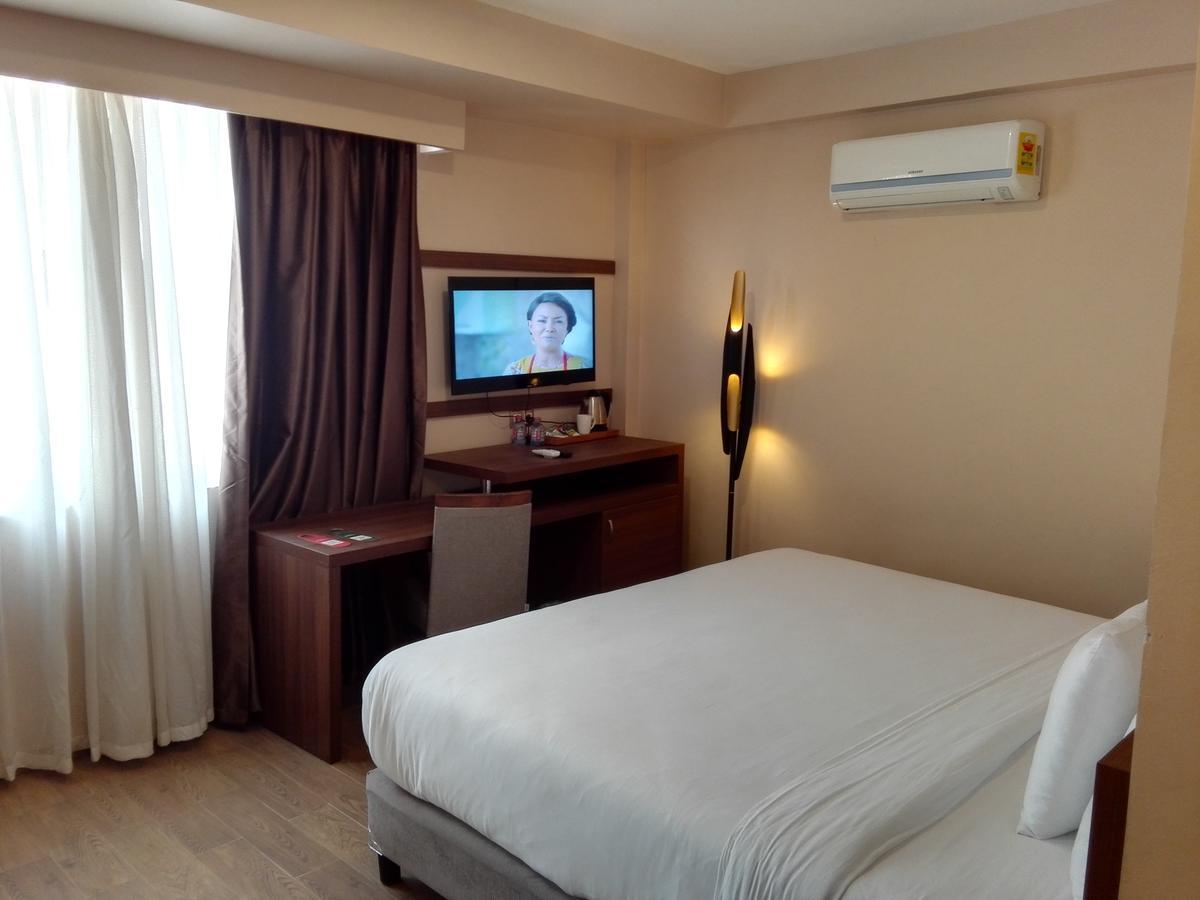 Ah Hotel And Conferences Madina Exterior foto